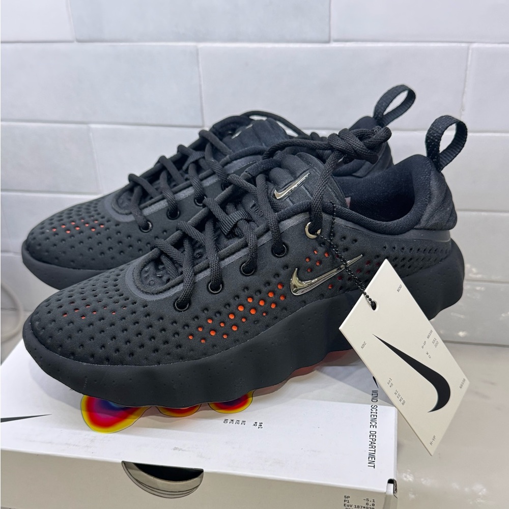 Nike Mind 002 Black Chrome - Hyper Crimson women’s Sz 6.5 .